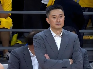 皇冠体育app下载-广东队领先18分输球！记者3问杜锋：张皓嘉为何打这么久？